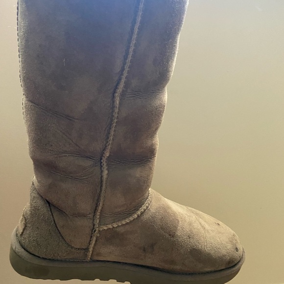 Ugg Boots - Picture 5 of 8